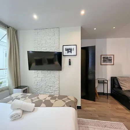 Apartmán Urban Flat 21 - Chaplin Atelier In